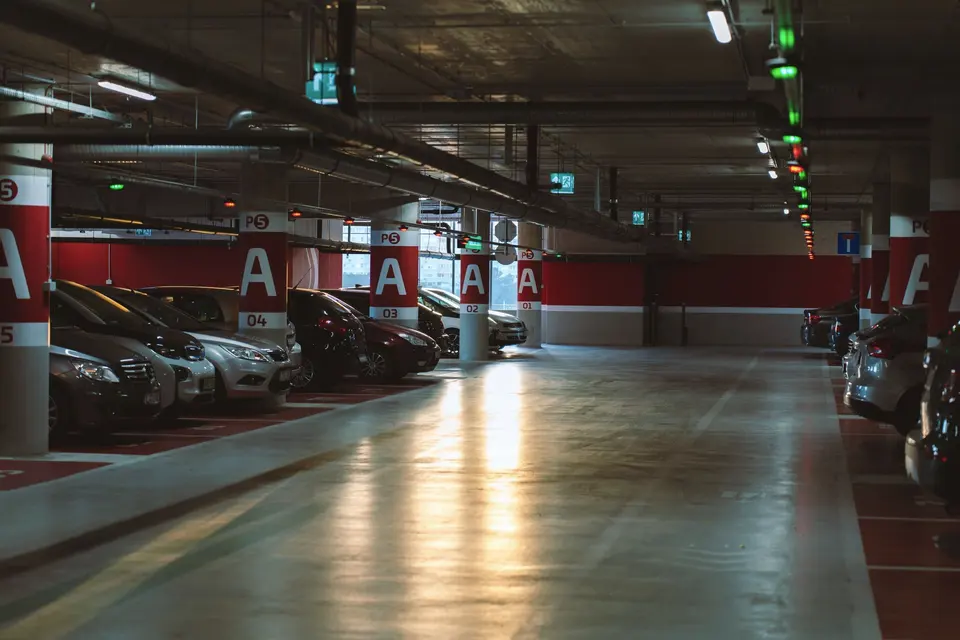 Ofis ve AVM otoparkı